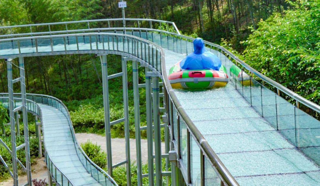 宁波首家玻璃水滑,全长800米,落差16米!位置就在主城区.