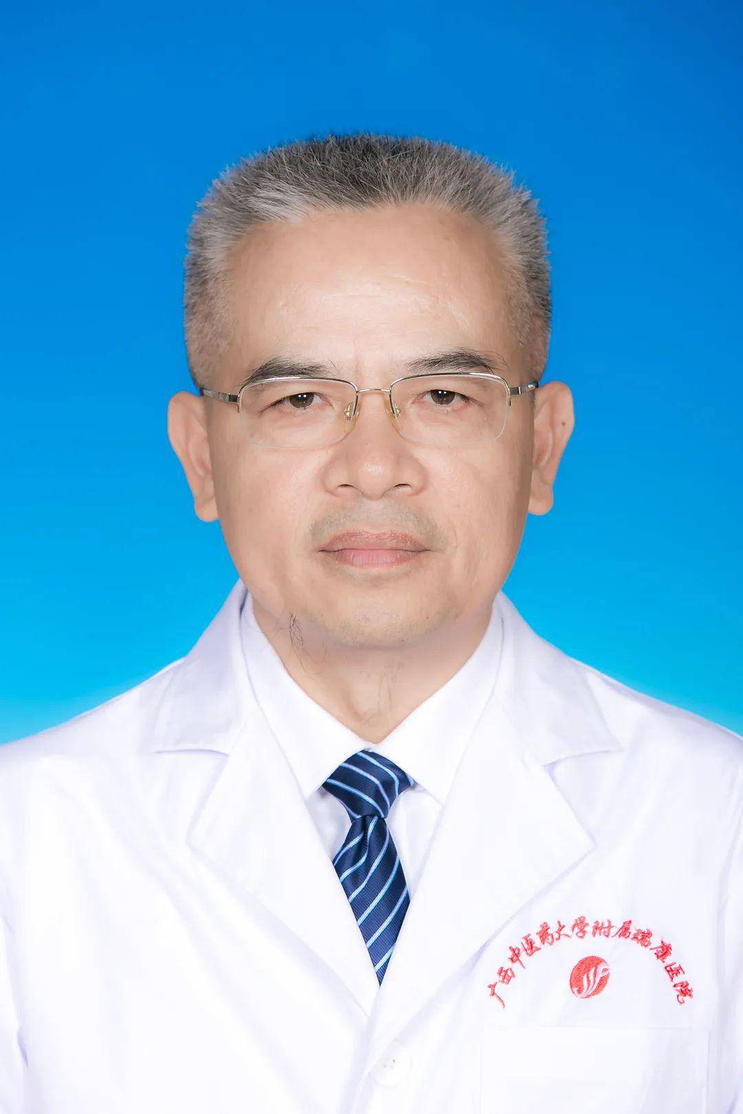 今日指导:何劲松