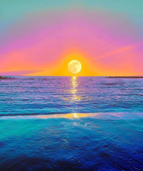 波光粼粼的水面.