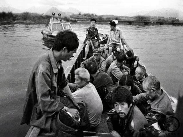 90年代的深圳老照片：中国最发达的城市，图十舞厅女子穿着靓丽-搜狐大视野-搜狐新闻