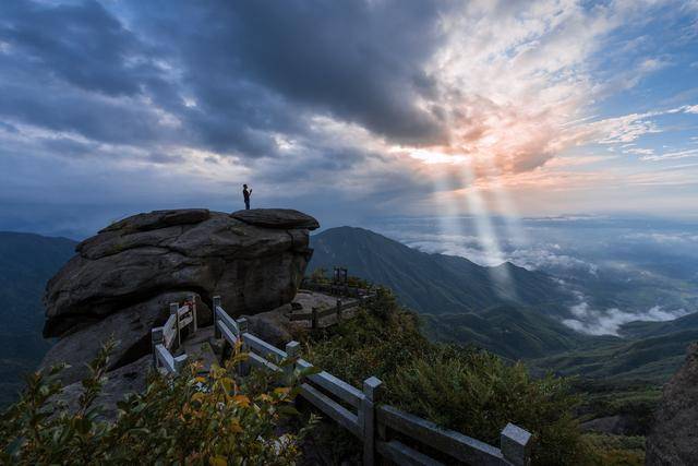 衡山风景名胜区位于衡阳市南岳区,海拔1300.2米-搜狐大视野-搜狐新闻