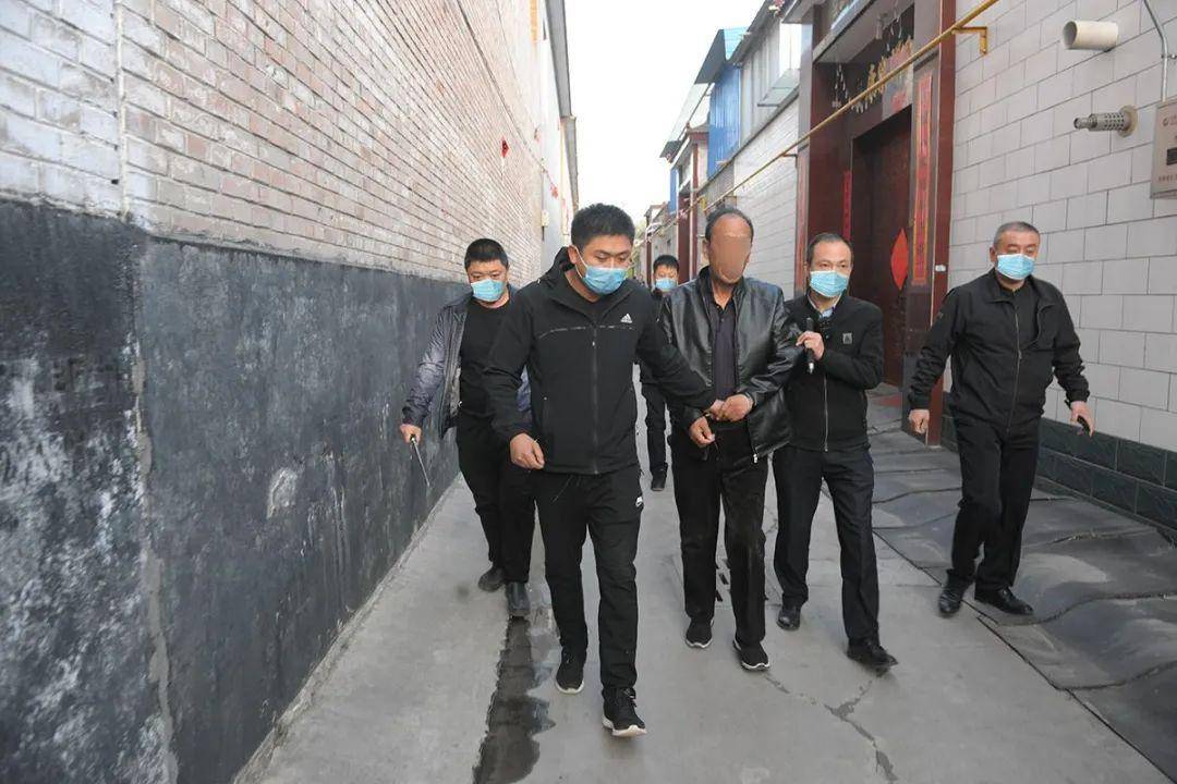 长治抓获轮胎盗窃团伙:凌晨作案,十分钟卸90公斤轮胎_襄垣县