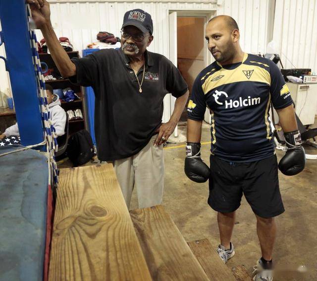 以及重量级拳坛悍将艾克-伊比布奇