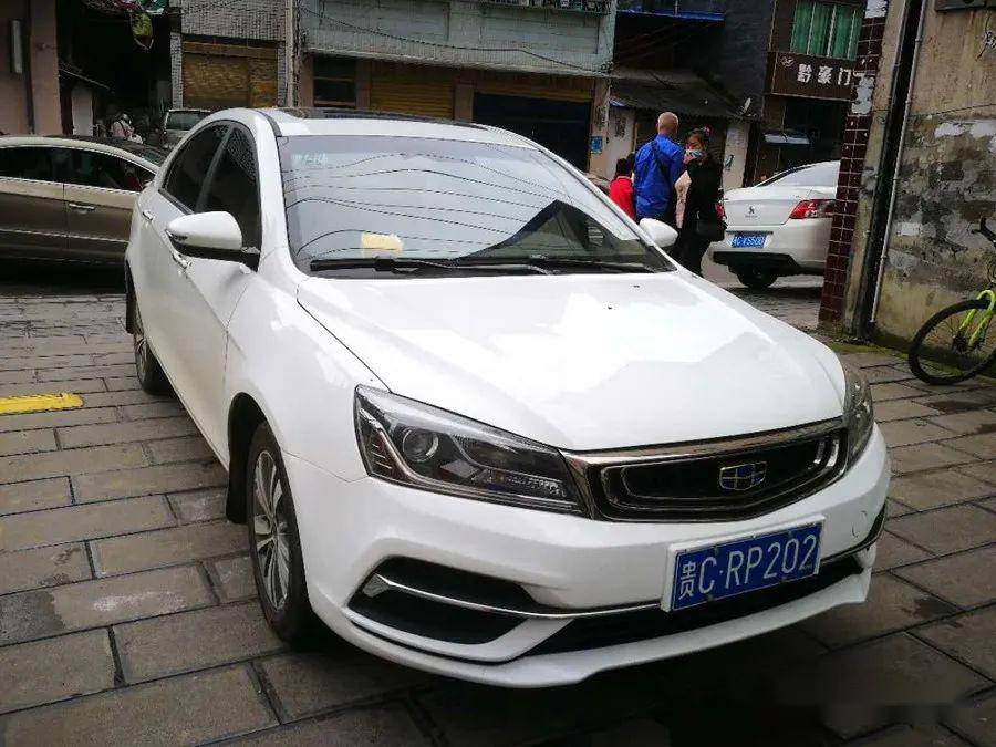 贵c rp202号牌汽车于5月28日08时49分在绥阳县郑场路占用人行道违法