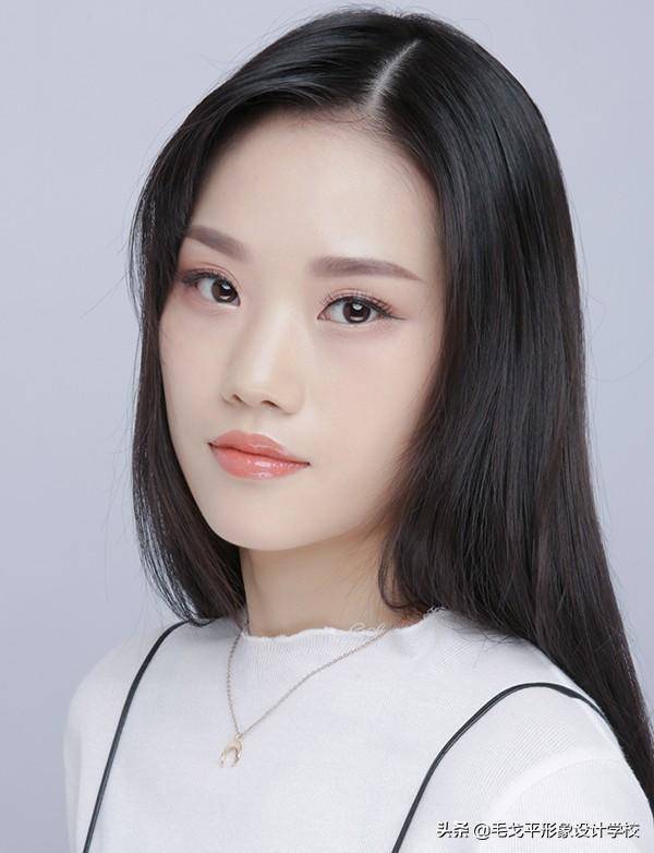 无辜感一字眉可爱软妹就是你