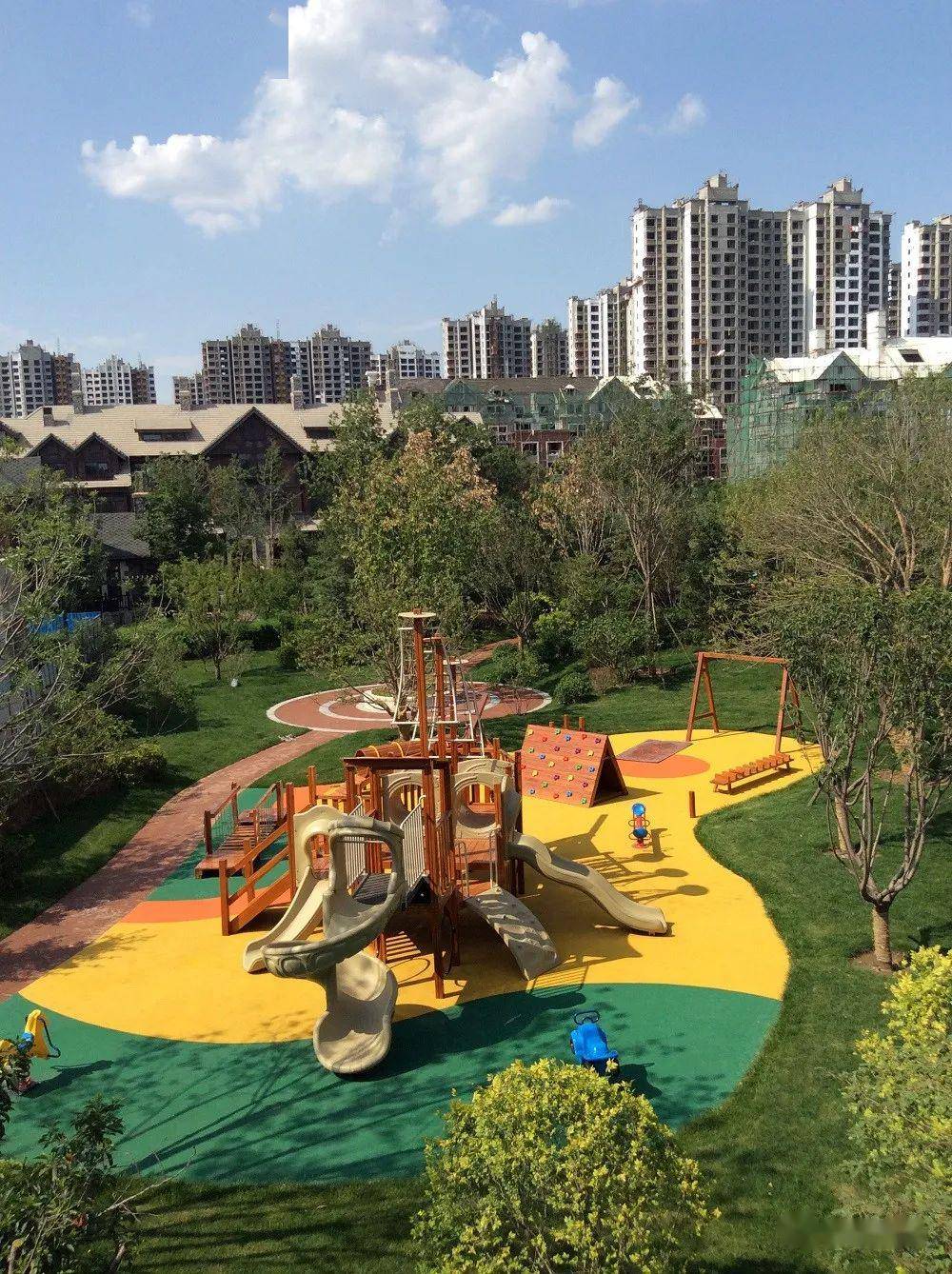 居住区儿童活动场地,给孩子日复一日的快乐时光