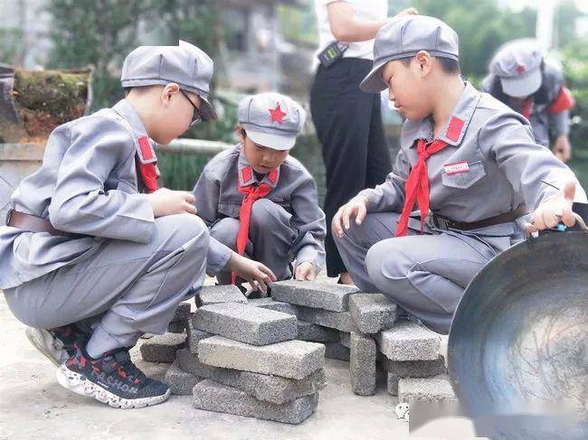 除了上述技能之外,凤卧红军小学的孩子们在这次的研学活动中还学会了