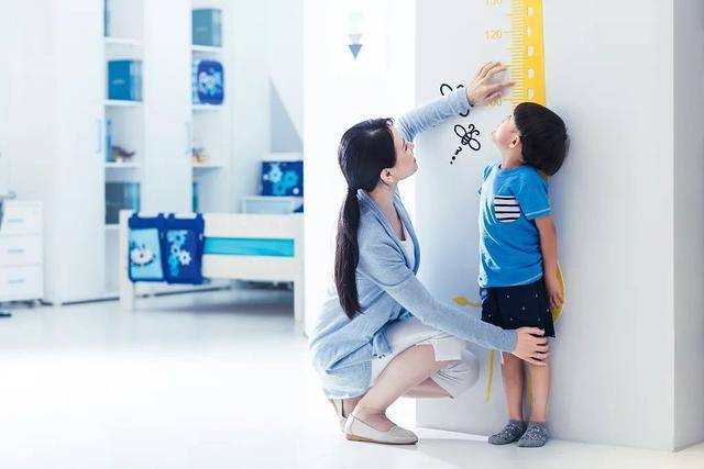 父母个矮担心娃长不高快看看怎么测量孩子的遗传身高