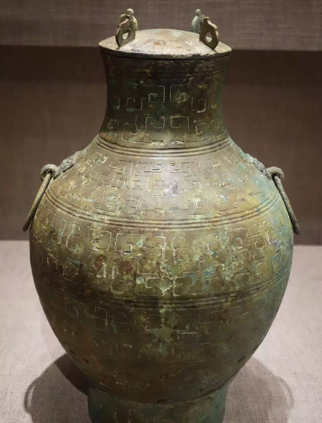 从三星堆横肉人面到战国虎踞铜淳于成都博物馆青铜器上篇