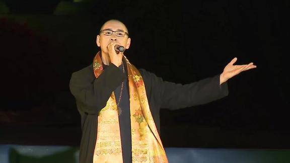 路勇现场演唱愿做菩萨那朵莲