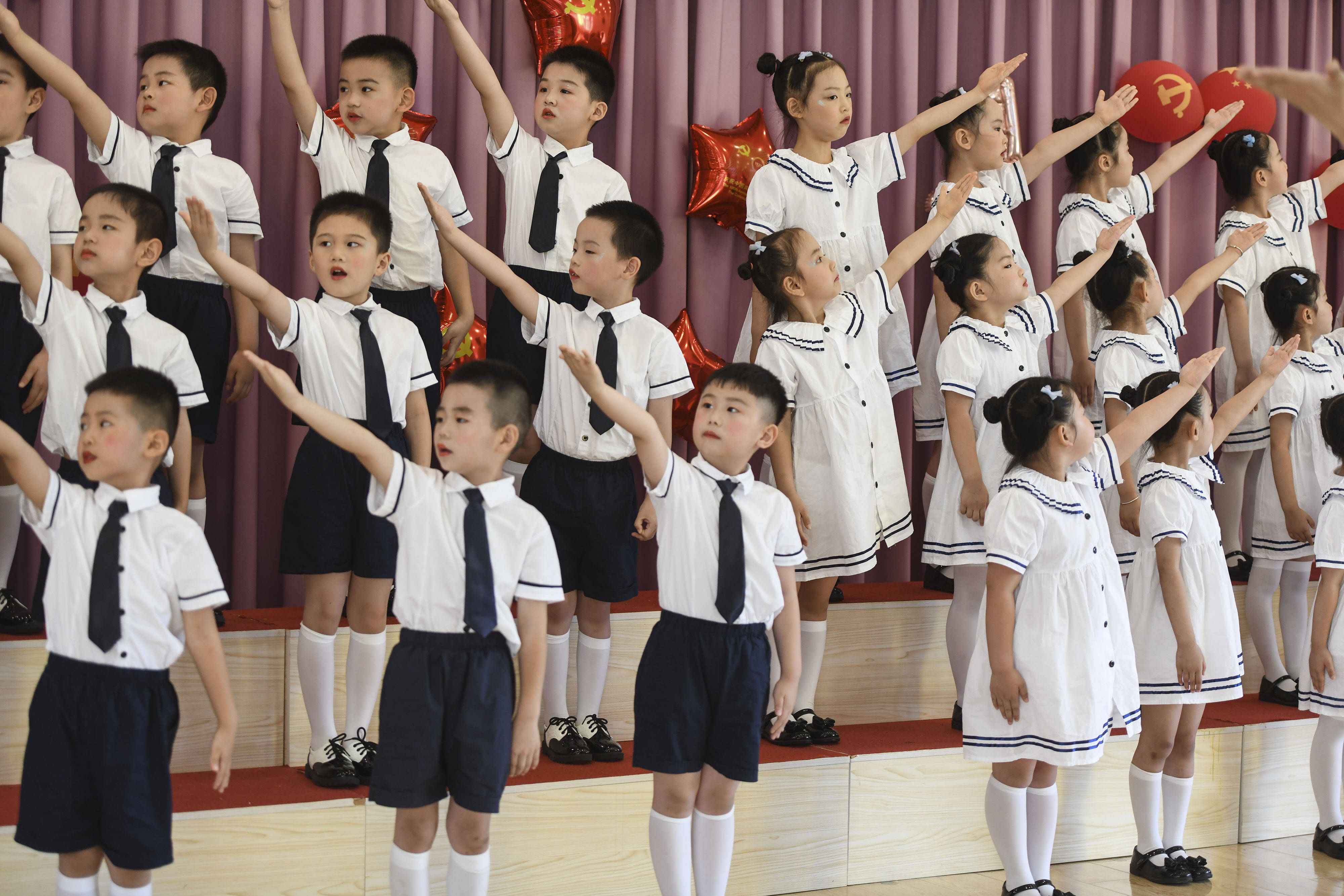 合肥开元幼儿园小朋友大合唱"大海啊,故乡"