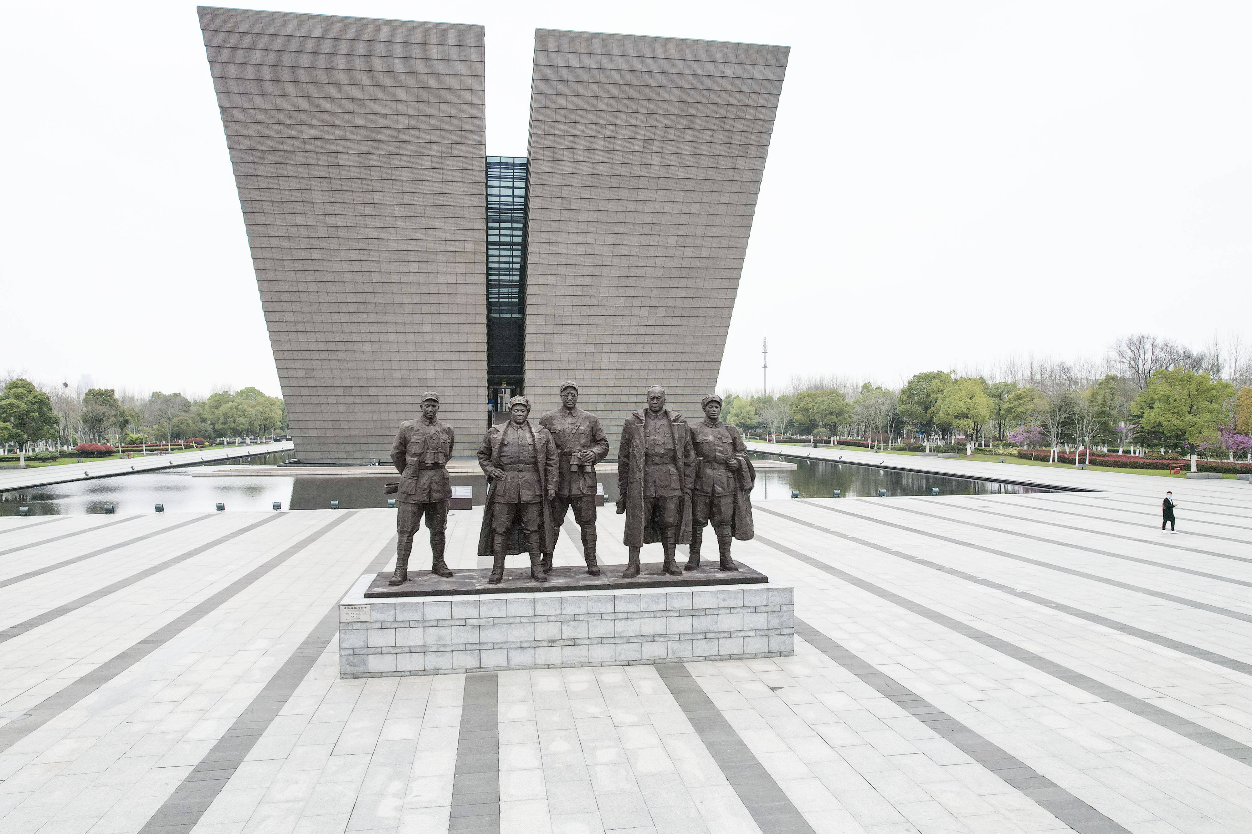 合肥:航拍渡江战役纪念馆雕塑,手动打杆练习,又称刷锅