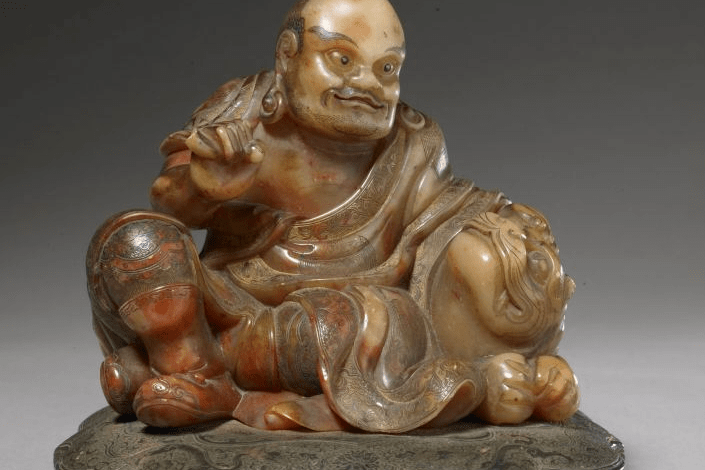送料無料　1980年代　寿山石彫刻　鄧小平像　珍品 羅漢賜宝・財富双全】印章・寿山石极品水晶三彩田黄石｜仏教神像