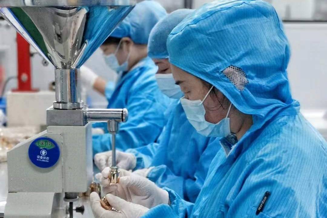 实拍化妆品工厂生产环境