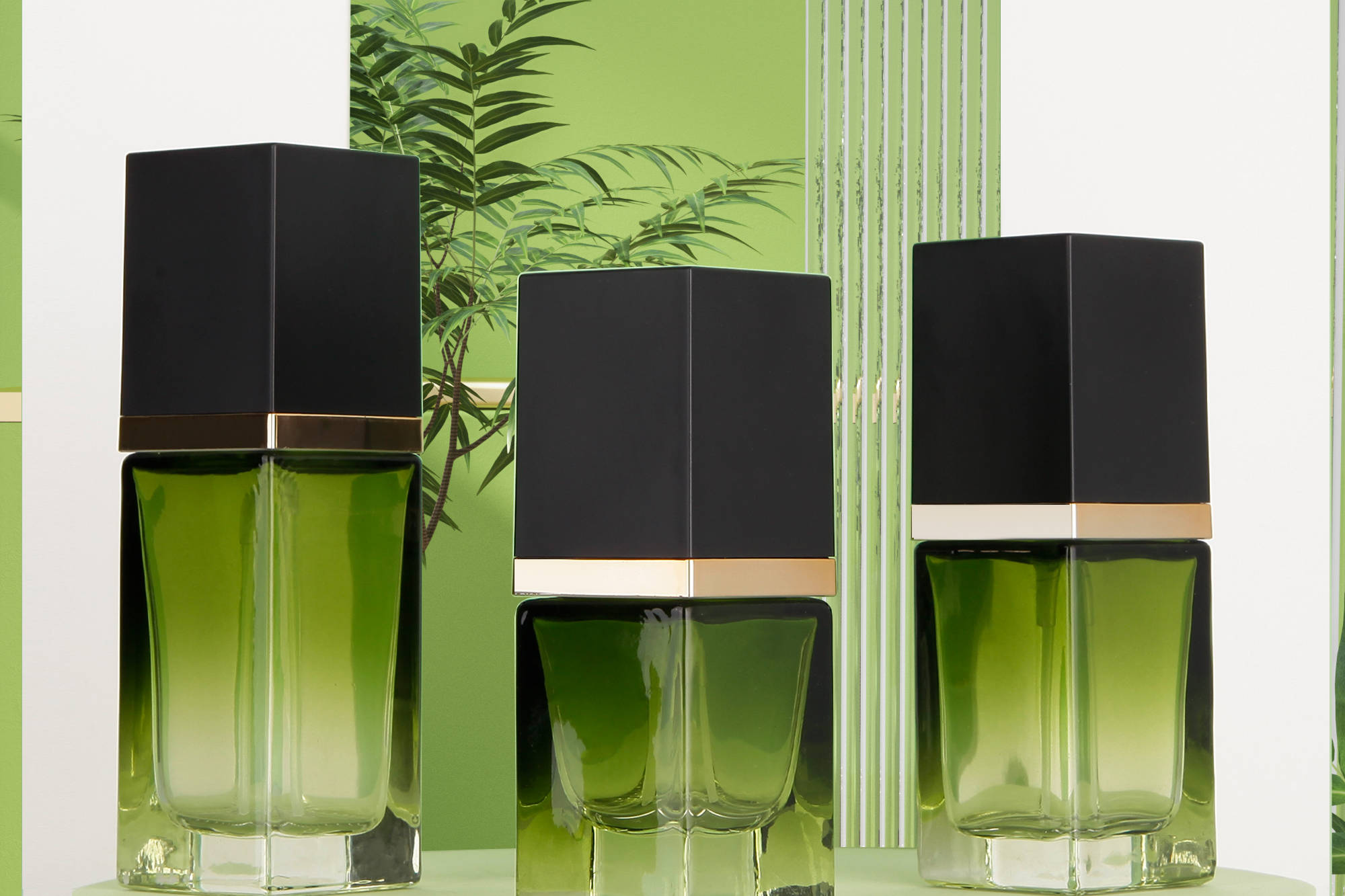 高端时尚化妆品包材绿色渐变粉底瓶