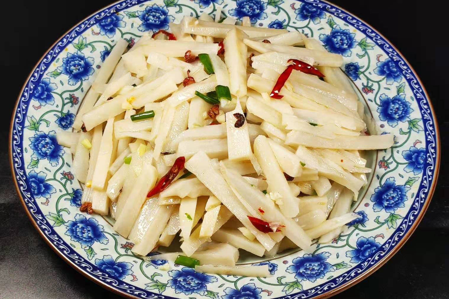 炝拌藕丝的家常做法香辣入味酸甜爽口做法简单开胃又解腻