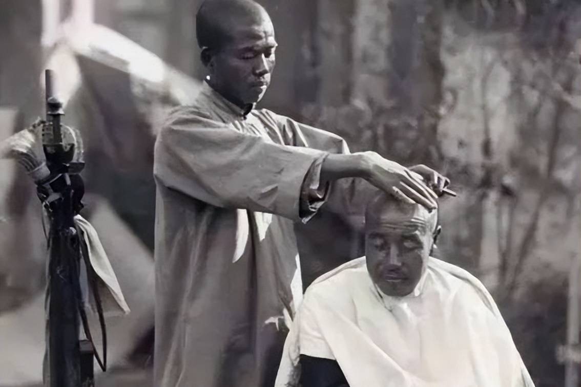 “太监”古代皇帝是怎样剃头的？不担心理发师趁机动手吗？过来人说出原因