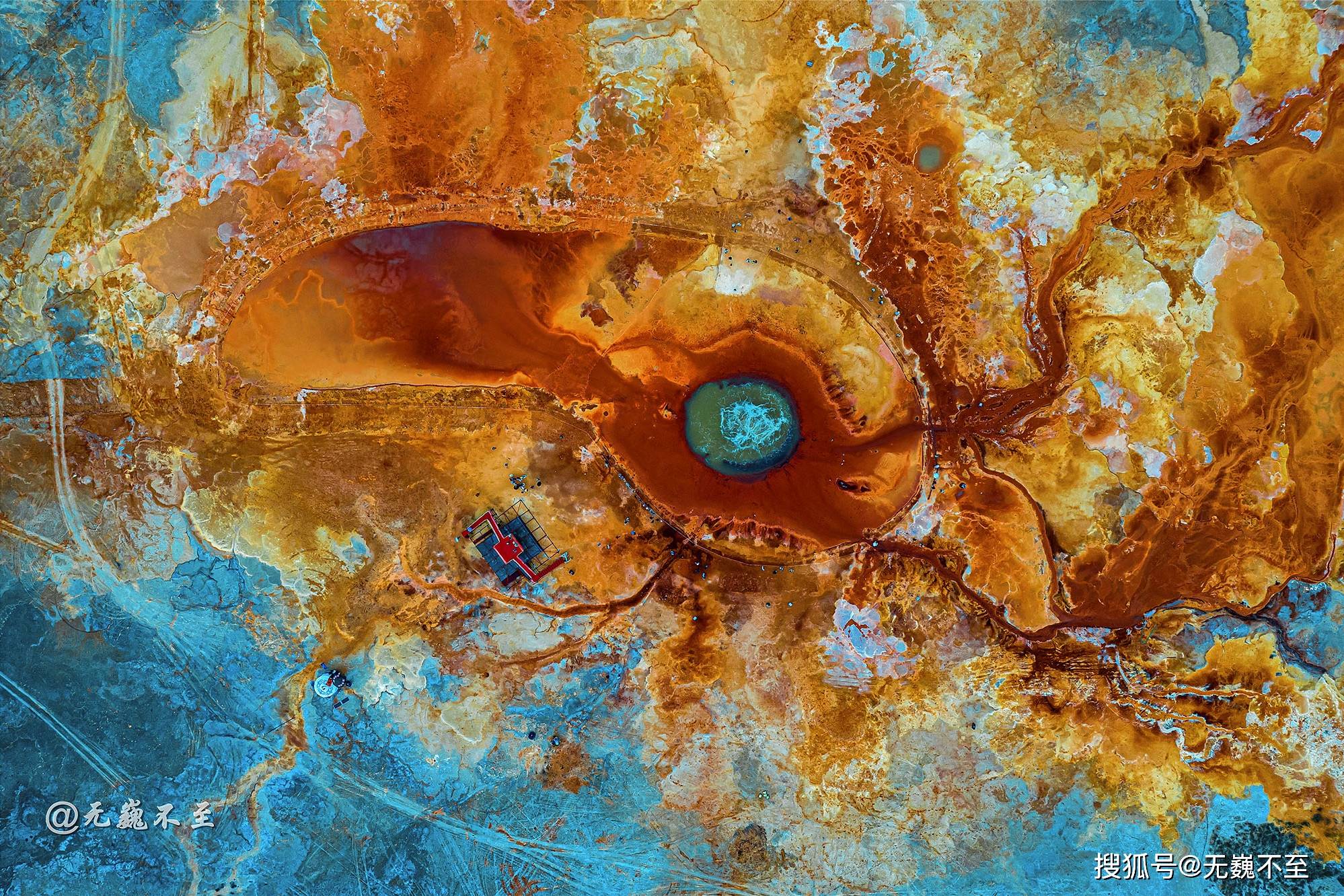 航拍青海地球的恶魔之眼艾肯泉