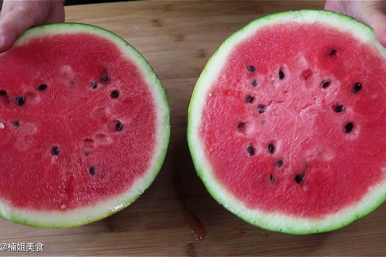 家里来客人用这个方法切西瓜吃完不脏手不流汁大家都夸好