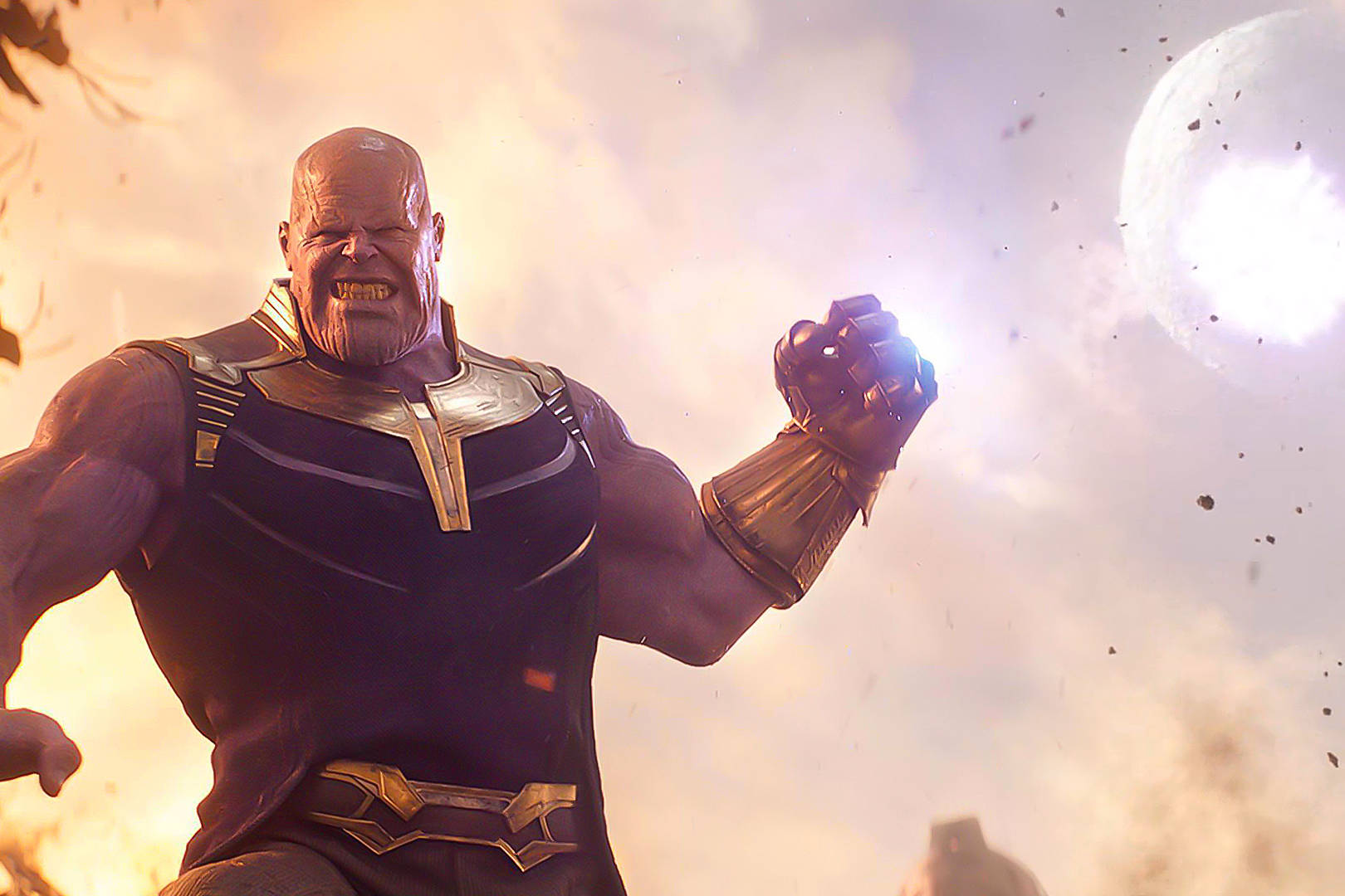 漫威最酷炫大招泰坦星大战中灭霸将月球击碎成陨石痛击复联英雄