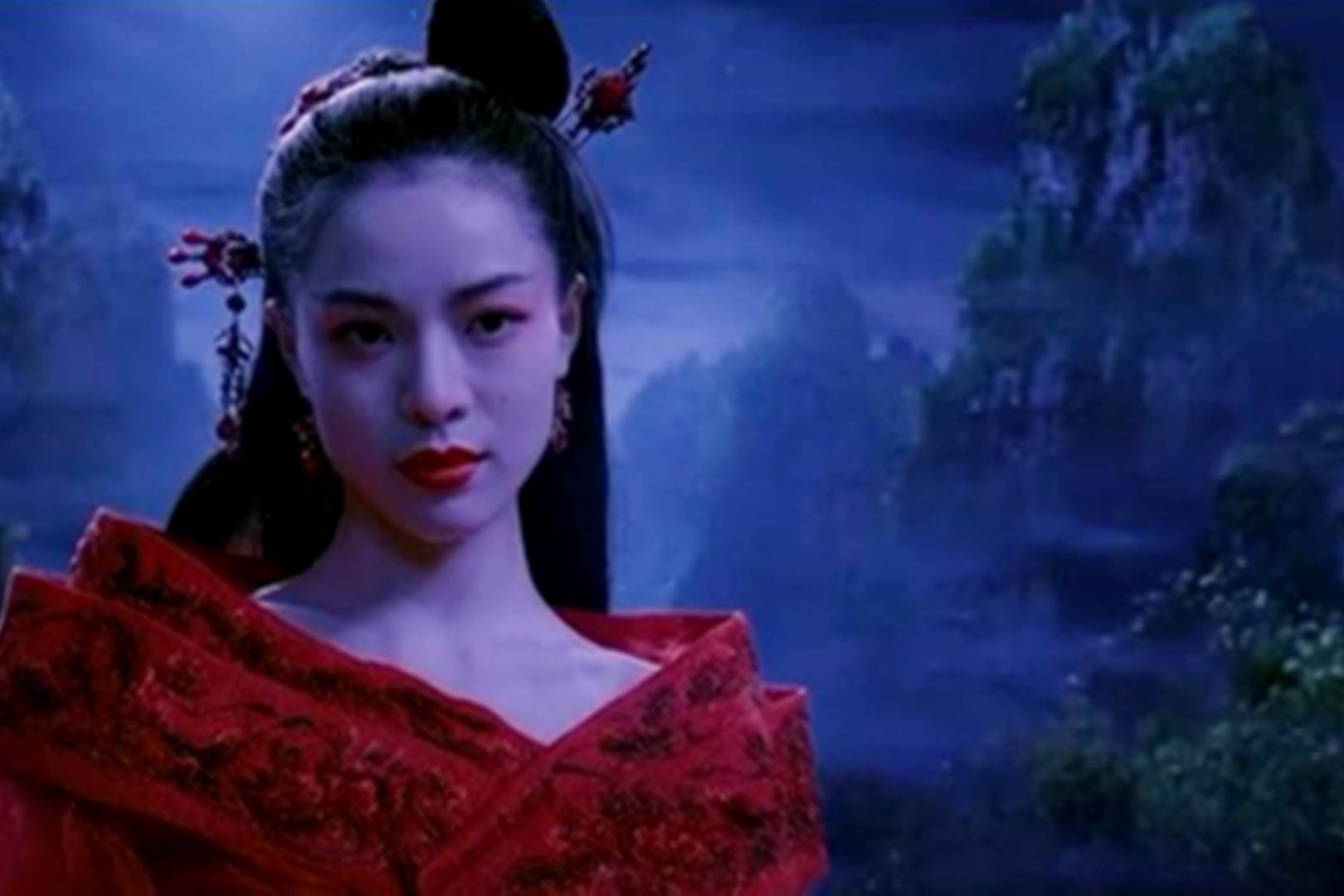 神探蒲松龄镇中少女被镜妖拐跑燕赤霞解救少女再遇小倩