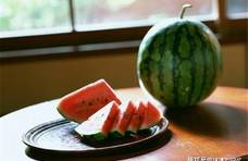 这种西瓜曾红极一时，无籽又甜，如今却鲜少有人售卖了，你吃过吗