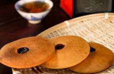 潮汕“红糖肚脐饼”，因外形酷似肚脐而得名