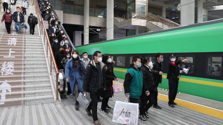 西安铁警护航春运返程客流高峰，你觉得他们有责任吗？