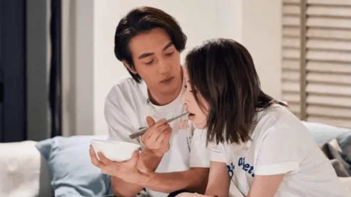 萧亚轩小16岁男友被曝结婚，他是恋爱小天才吗？