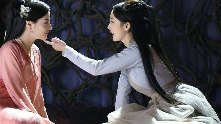 迪丽热巴连续十年卡零点祝杨幂生日快乐，你羡慕吗？
