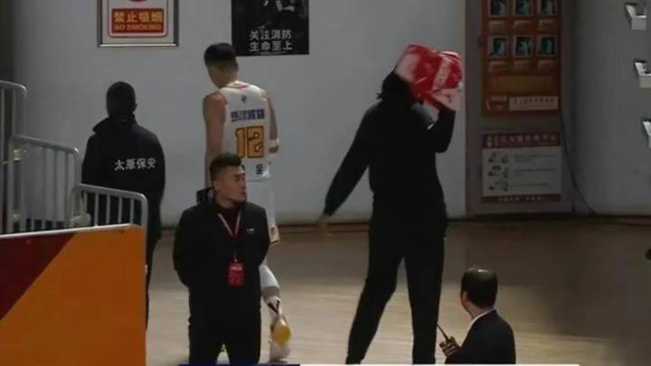 顾全因辱骂裁判被罚款5万元+停赛1场，处罚合理吗？
