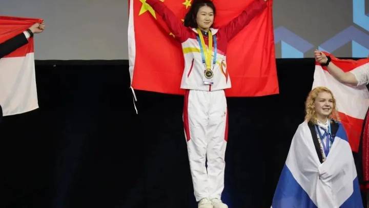 一名00后女孩的逆袭故事，你能理解吗？