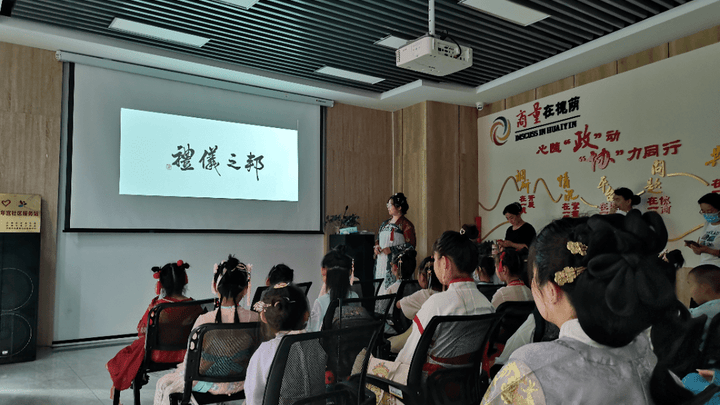 黄帝这里的汉服礼仪课堂，你喜欢吗？