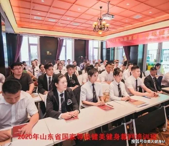 健身美女裁判走紅，沙漏型身材，網友：此女只應天上有 健身減肥達人 第5张