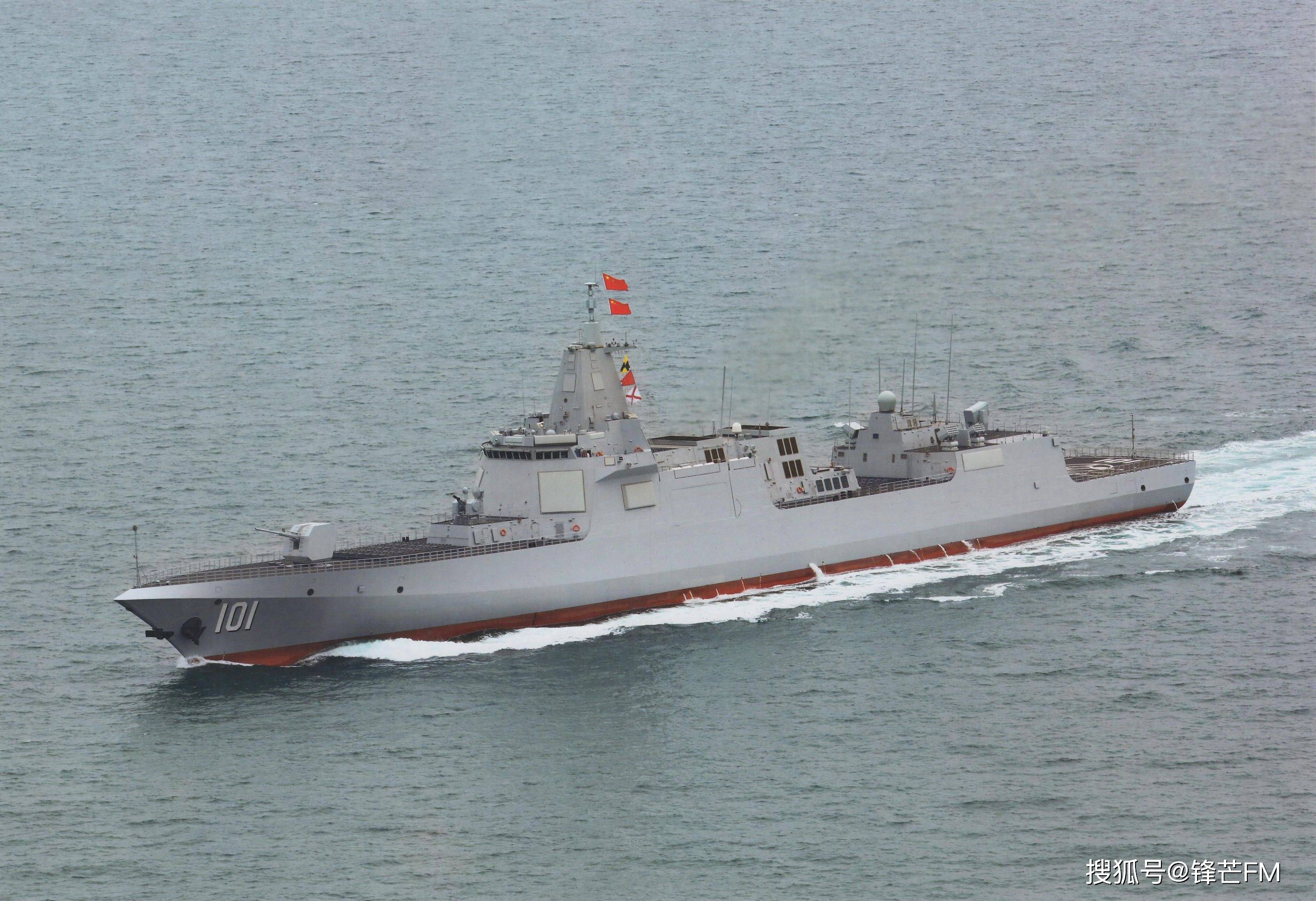 有3艘驅逐艦和一艘護衛艦以及一艘901型綜合補給艦伴隨,3艘護衛艦有兩