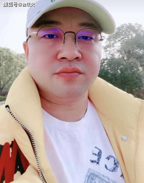 原创万亿神豪宇宙首富东方阿保这回不狂了被女主播一脚踢出直播间