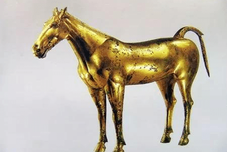 农民平整田地挖出一级国宝西汉鎏金马获得奖金一百元