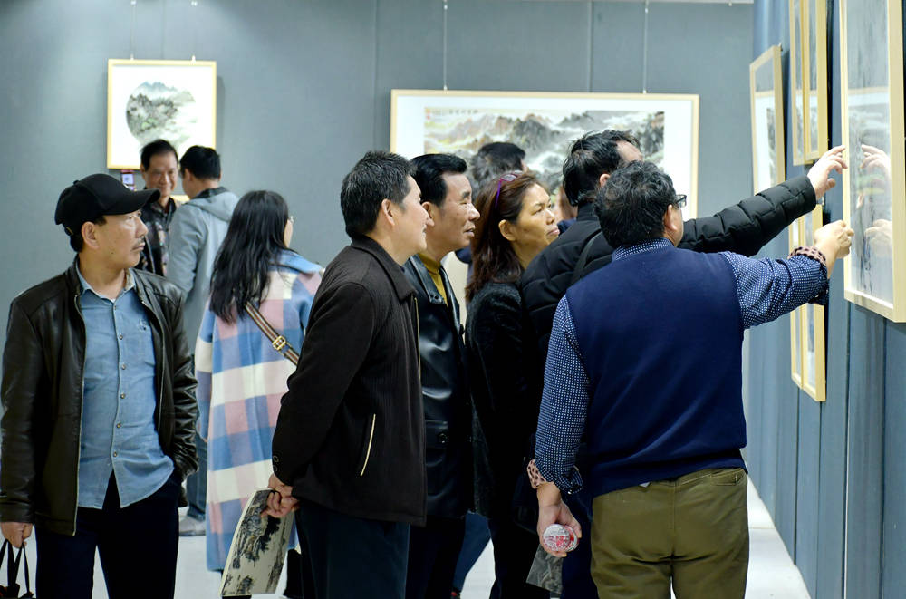 岳色江声入梦来--7旬老人陈煦华个人画展在长沙举办