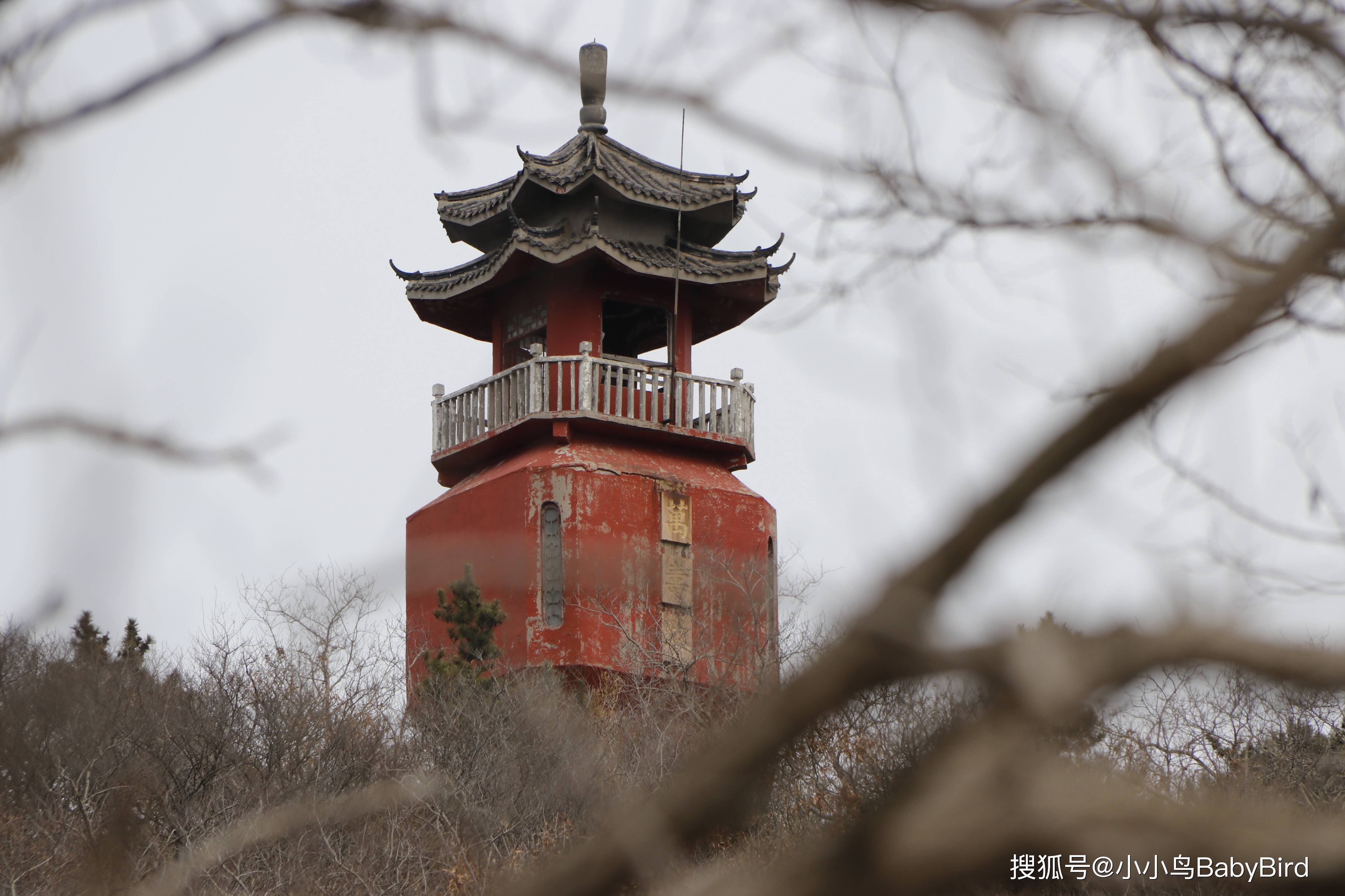 起伏连绵的金鼎九龙亭,则是圣水观风景区的一大靓景.