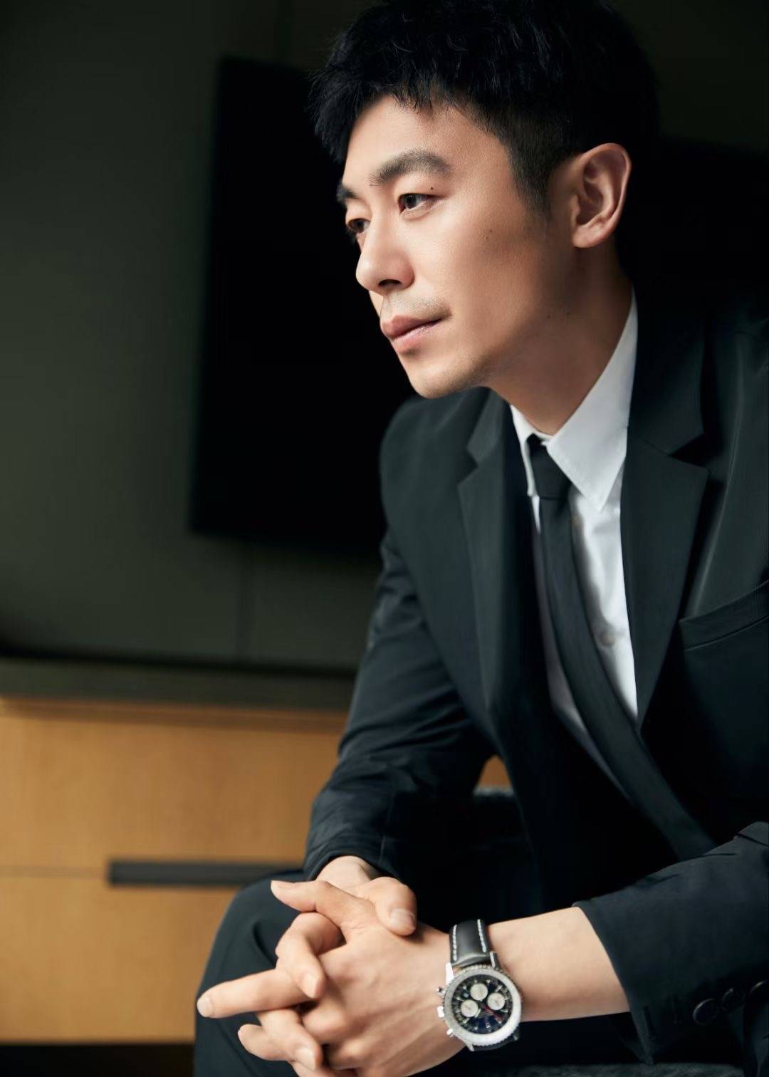 朱亚文悬崖之上首映礼演绎民国特工致敬无名英雄