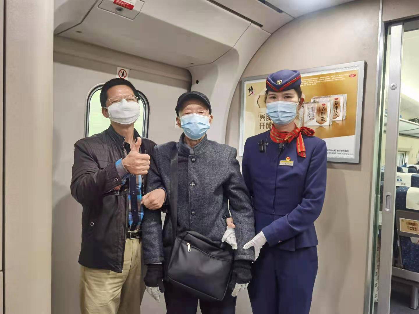 2021年4月25日10:28,武汉客运段担当g1007次列车在岳阳东站开车后