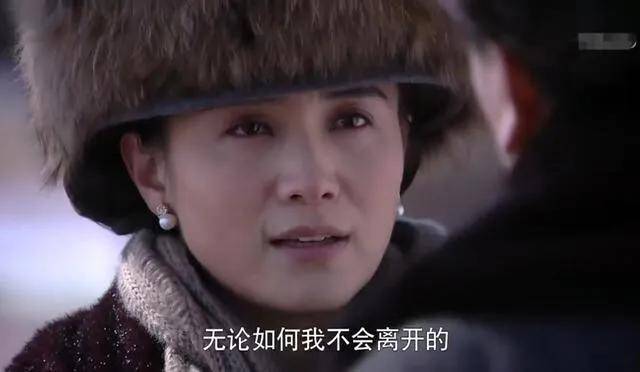 悬崖》讲述了发生在1930年代末抗日战争全面爆发后的哈尔滨,剧中男女