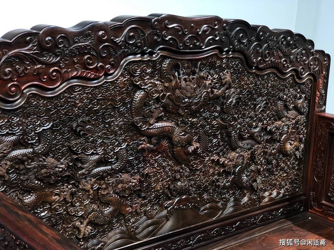 这件云龙宝座,以其珍贵无比的用材和精美华贵的制作技艺,彰显盛世的