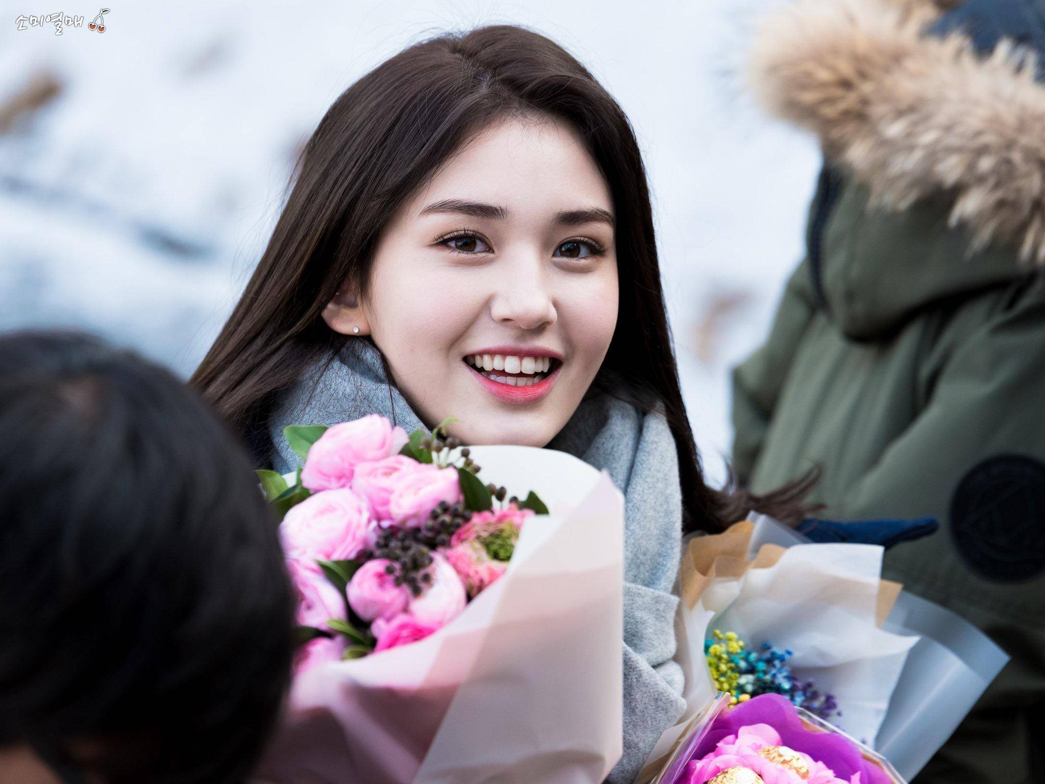 原创人间维他命somi解约jyp加入yg贵人teddy到底有多宠somi