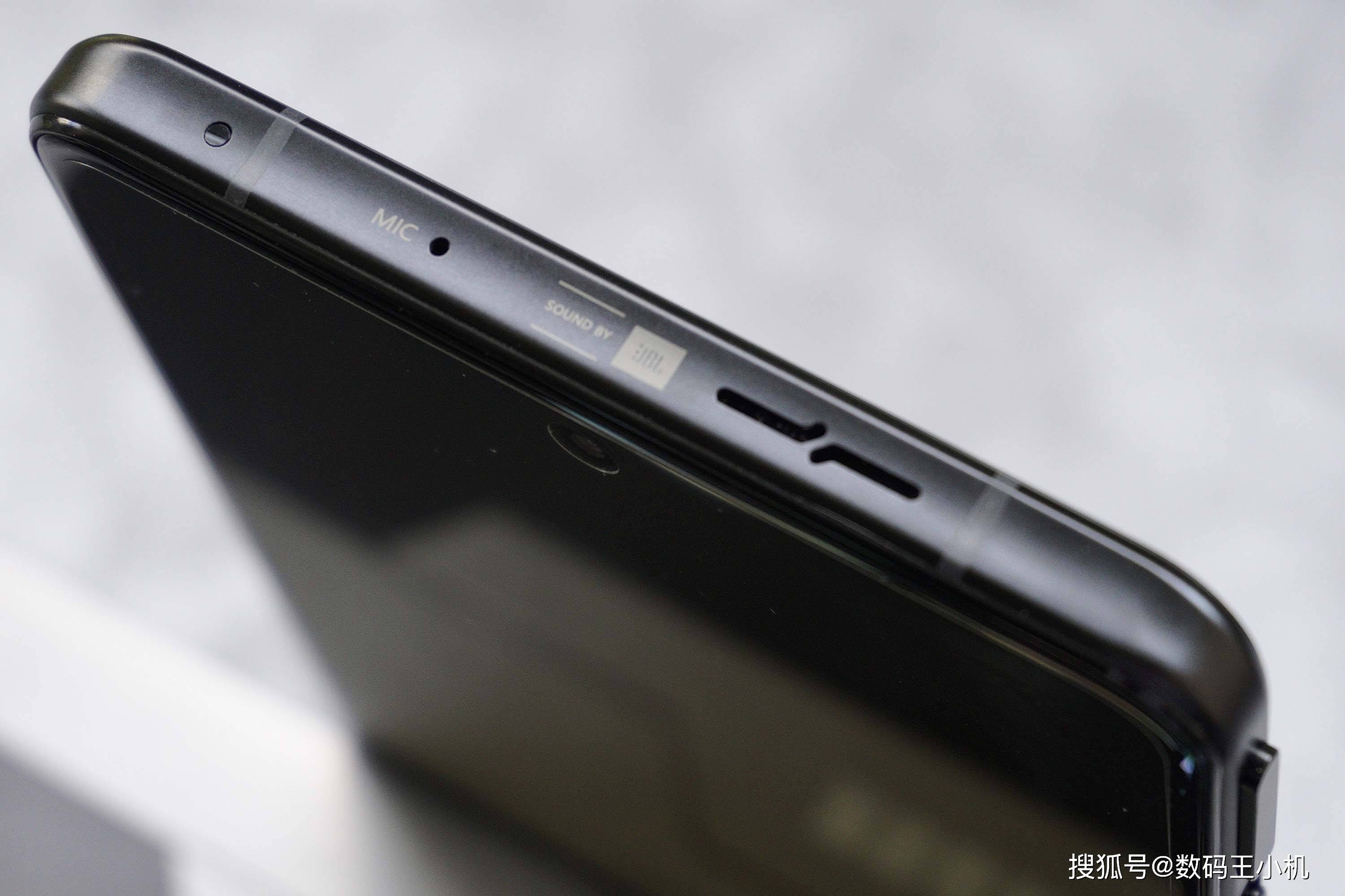 5的很多新功能,比如超级壁纸,隐私保护等;redmi k40游戏增强版后置