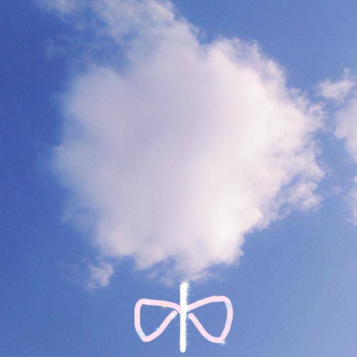 世界微笑日愿你像云朵一样自在微笑绽放