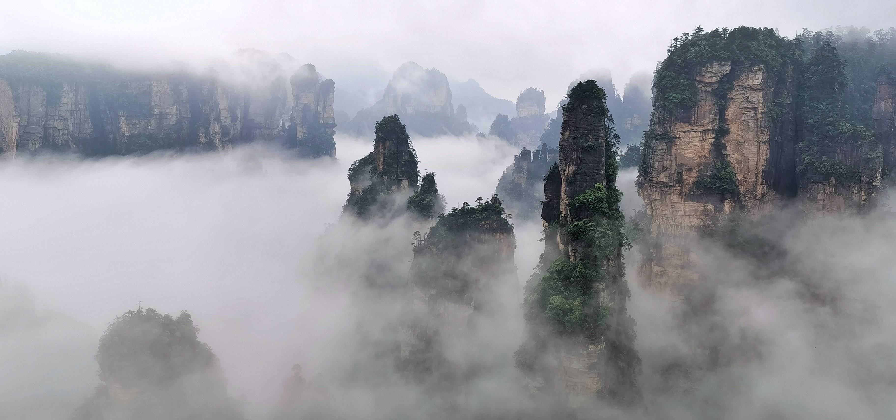 张家界:云海峰林胜仙境 陶醉天下摄影人(组图)