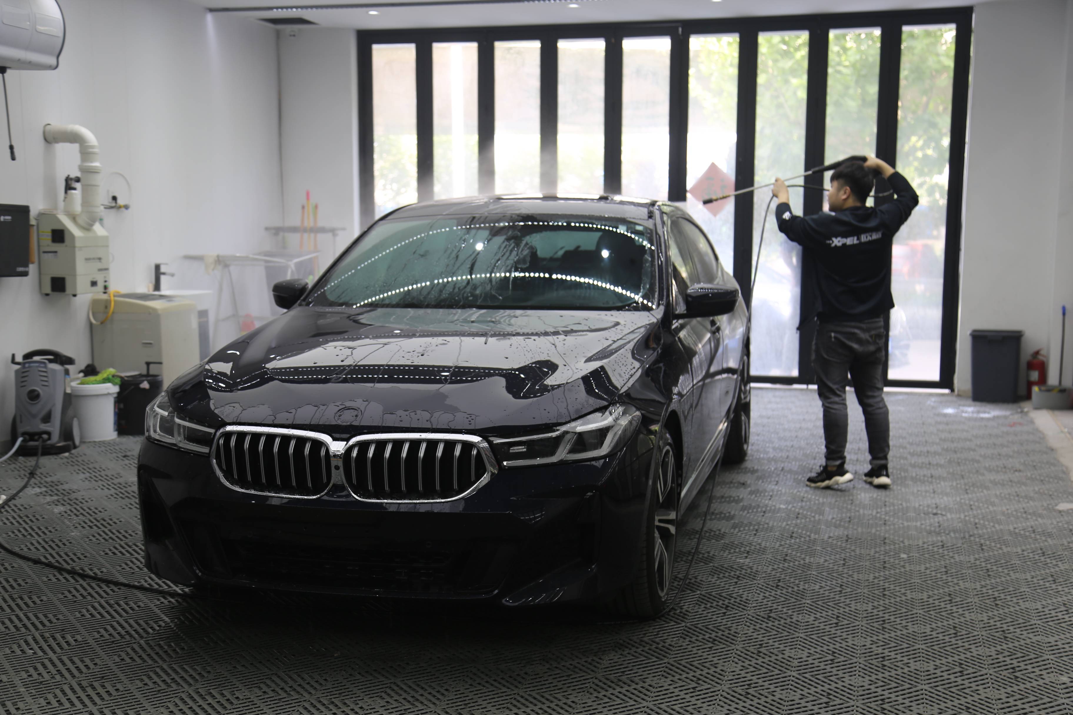 惬意随心宝马6系gt全车装贴xpel隐形车衣上黑下红渐变改色膜