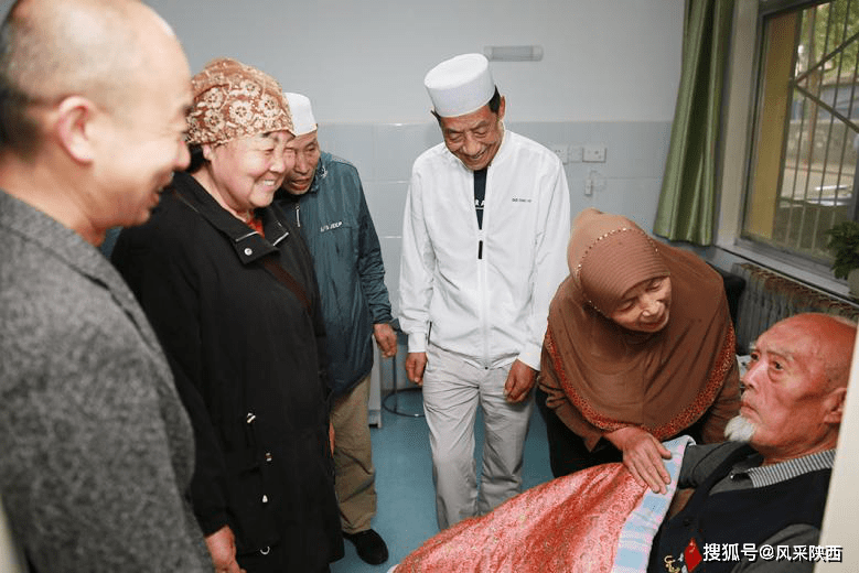 渭南清真寺管委会一行给景华医养院回民老人送温暖