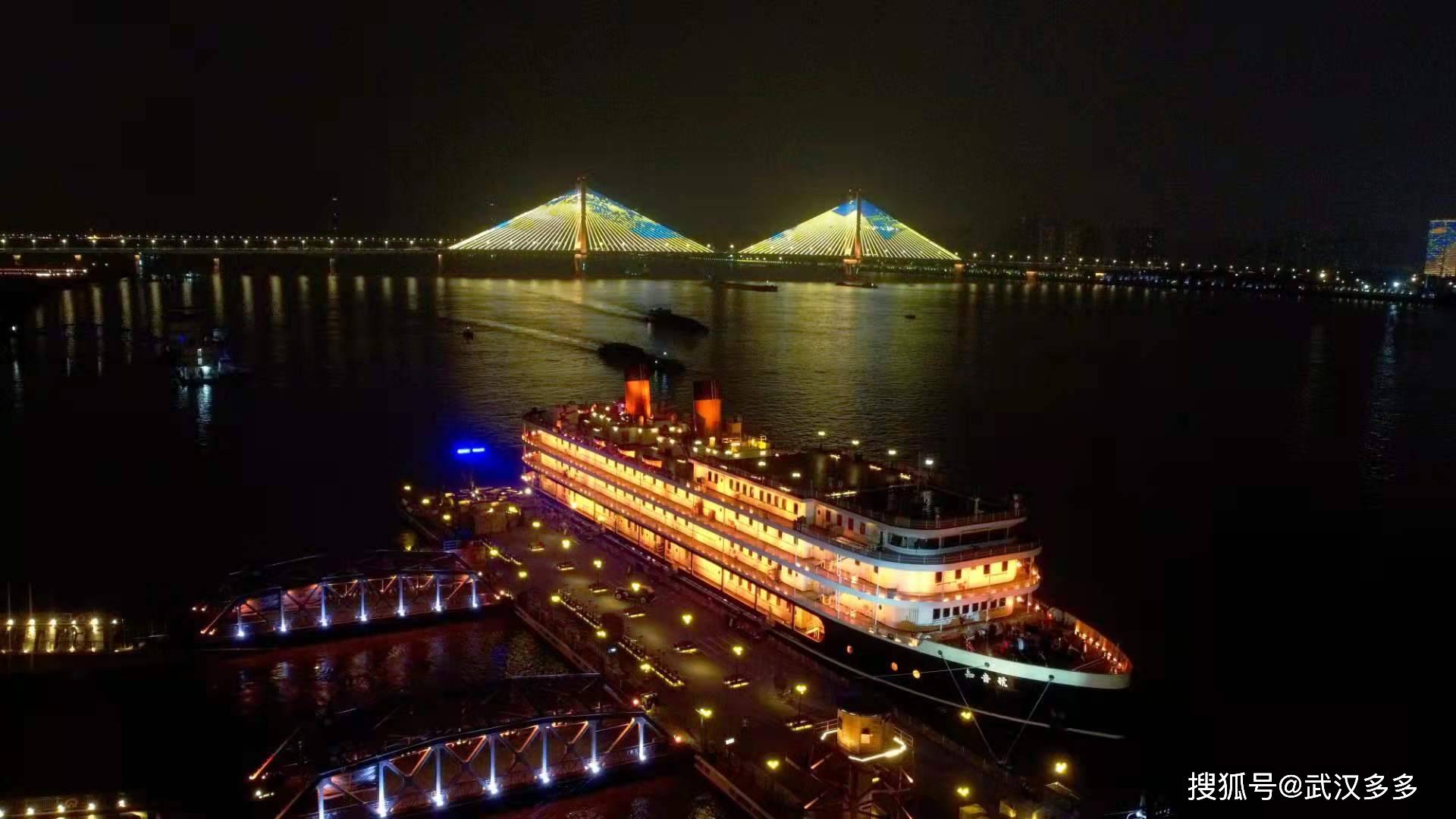 航拍知音号庆祝武汉解放72周年